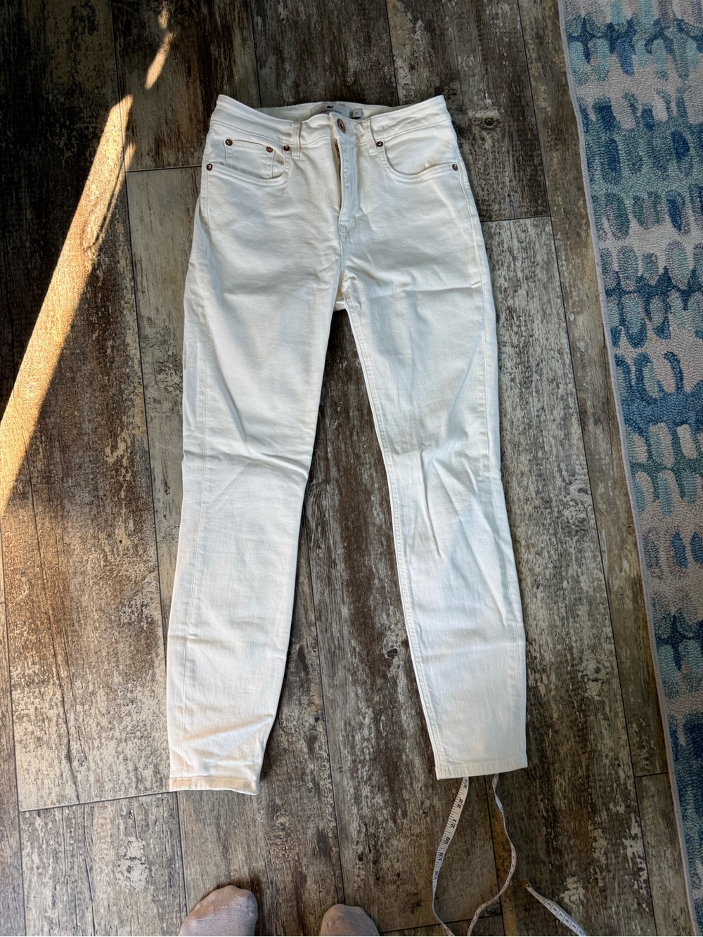 2 for $30 sale: Vineyard vines white high rise skinny jeans - 27